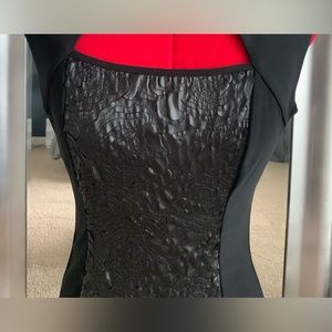 Caché tunic, top with embroidered flowers